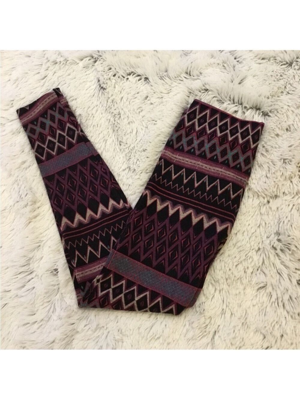 Amiee Lynn Woman’s medium multi colored print leggings